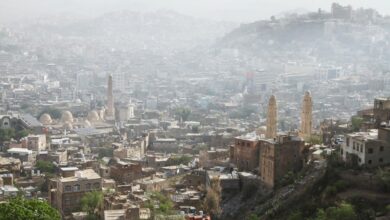 صورة مقتل أم وطفلها بقصف حوثي استهدف منزلهما جنوب تعز اليمنية