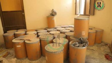 صورة الحزام الأمني يضبط كميات كبيرة من المواد الكيميائية المستخدمة للأغراض العسكرية بالعاصمة عدن