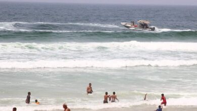 صورة خفر سواحل حضرموت تنقذ 5 مواطنين من الغرق خلال أول يومين من موسم البلدة