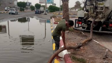 صورة بن جرادي يطلع على أعمال شفط مياه الأمطار بمديرية صيرة