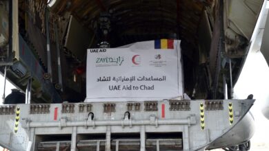 صورة وصول طائرة مساعدات إماراتية إلى تشاد تحمل طرودا غذائية دعما للاجئين السودانيين والمجتمع المحلي