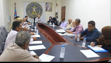 صورة تنفيذية انتقالي العاصمة عدن تناقش أداء القيادتين المحليتين بمديريتي صيرة وخورمكسر