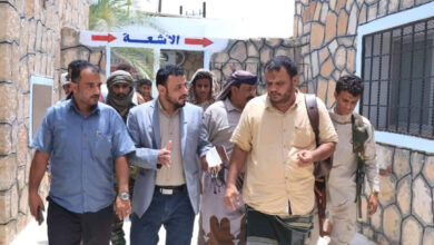 صورة رئيس تنفيذية انتقالي شبوة يتفقد مستشفى ومعسكر القوات المشتركة في عزان