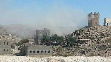 صورة مليشيات الحوثي تستهدف بالأسلحة الثقيلة منازل مواطنين في البيضاء اليمنية