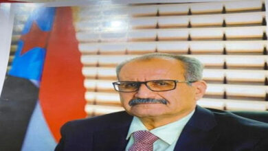 صورة نائب الأمين العام يُعزَّي محمد الجعدي في وفاة زوجته
