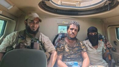 صورة القوات الجنوبية تلقي القبض على قيادي بارز بتنظيم القاعدة في أبين