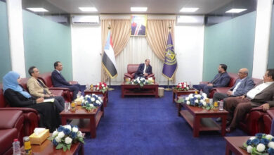 صورة اللواء بن بريك يلتقي وزير الأشغال العامة والطرق في العاصمة عدن