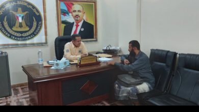 صورة رئيس تنفيذية انتقالي لحج يلتقي شيخ قبيلة العزيبي ومدير كهرباء ردفان