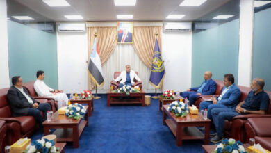 صورة اللواء بن بريك يلتقي رئيس وأعضاء مجموعة 21 مايو الجنوبية في العاصمة عدن
