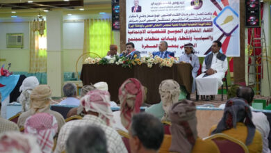 صورة فريق هيئة الرئاسة يلتقي الشخصيات الاجتماعية والسياسية وقيادات منظمات المجتمع المدني بالمهرة