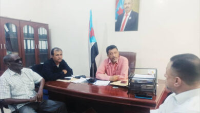 صورة رئيس تنفيذية انتقالي أبين يلتقي الأمين العام للمجلس المحلي في المحافظة