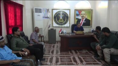 صورة رئيس تنفيذية انتقالي لحج يلتقي القائدان الشلن واللحجي