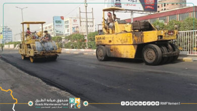 صورة تواصل أعمال صيانة مشروع طريق جولة كالتكس _ الغزل والنسيج بالعاصمة عدن