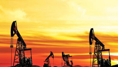 صورة النفط يرتفع وسط توقعات بخفض إمدادات أوبك+
