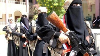 صورة مليشيات الحوثي تخضع 90 فتاة للتعبئة الفكرية وفنون القتال بصنعاء