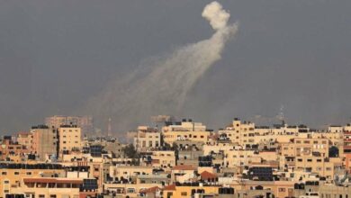 صورة إسرائيل تستخدم الفوسفور الأبيض المحرم دوليا ضد الفلسطينيين في غزة
