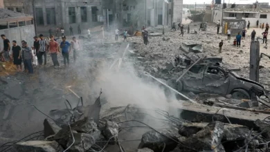 صورة إسرائيل تقصف غزة جوا وبحرا.. ونزوح مستمر للسكان من منازلهم