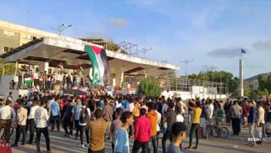 صورة مظاهرات شعبية واسعة في العاصمة عدن تضامنًا مع غزة