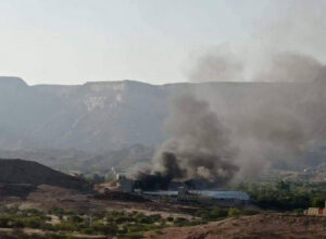 صورة اشتعال النيران في مصنع مياه حبان بشبوة