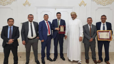صورة الرئيس الزُبيدي يلتقي فريق “كاك بنك” الحائز على المركز الثاني في منافسات الجائزة العربية للمسؤولية الاجتماعية