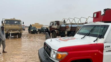 صورة محور الغيضة العسكري يُقدم مساعدات إغاثية عاجلة للأسر النازحة من منازلها جراء الإعصار “تيج”
