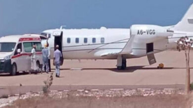 صورة بطائرة خاصة.. نقل مريضة من سقطرى للعلاج في الإمارات