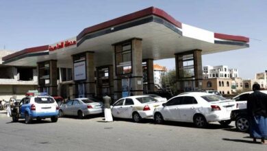 صورة غضب شعبي في مناطق الحوثي عقب رفع أسعار المشتقات النفطية