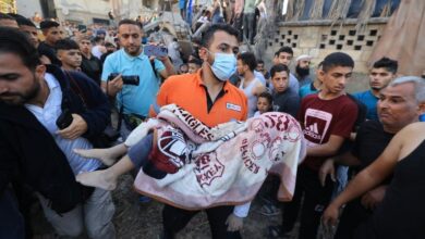 صورة أسابيع من الموت بغزة.. وإسرائيل تقصف محيط المستشفى الإندونيسي
