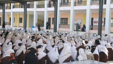 صورة لجنة التوعية بسيادة القانون تواصل النزول إلى مدارس العاصمة عدن للتوعية بالظواهر السلبية