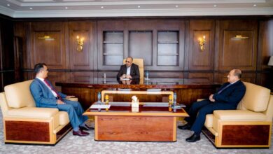 صورة الرئيس الزُبيدي يلتقي السفير الليبي لدى بلادنا 