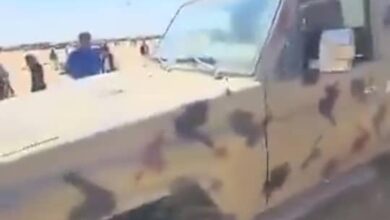 صورة قتلى وجرحى في اشتباكات مسلحة بين عناصر قبلية وقوات تابعة لمليشيا الإخوان بمأرب اليمنية