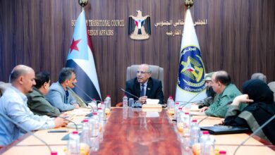 صورة رئيس الجمعية الوطنية يناقش مع المحافظ لملس والقيادات الأمنية آليات تعزيز الأداء الأمني بالعاصمة عدن