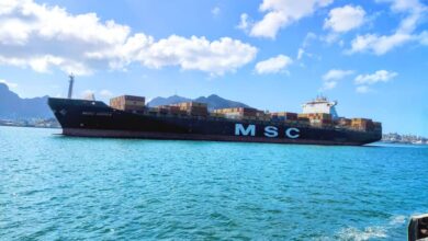 صورة شاهد بالصور.. ميناء عدن يستقبل سفينة الحاويات العملاقة MSC LUISA
