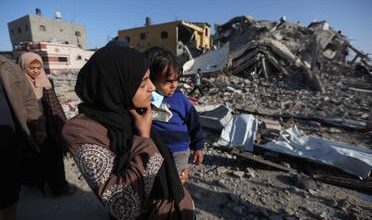 صورة إسرائيل تقصف قطاع غزة براً وجواً وبحراً