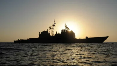 صورة أميركا تعلق على استهداف مليشيات الحوثي للسفن التجارية بالبحر الأحمر
