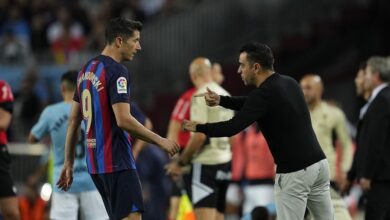 صورة ليفاندوفسكي يتهم لاعبي برشلونة أمام تشافي