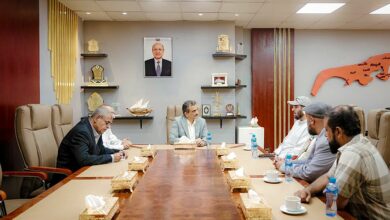صورة لملس يبحث مع جمعية السلام الإنسانية الكويتية تدخلاتها ومشاريعها في عدن للعام 2024