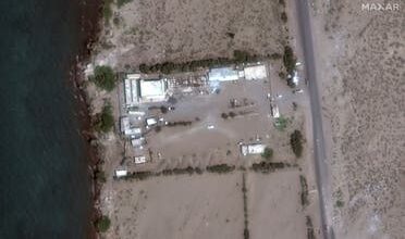 صورة صور الأقمار الصناعية تظهر حجم الدمار الذي أحدثته الغارات الأميركية البريطانية بقواعد الحوثي
