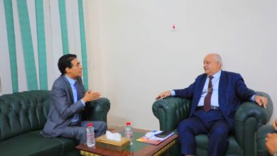 صورة الوالي يلتقي الإعلامي والأكاديمي المغربي الدكتور توفيق جازوليت في العاصمة عدن