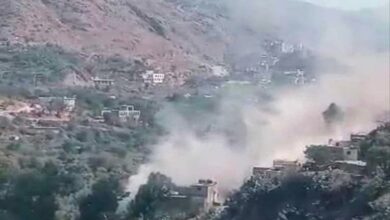 صورة مليشيات الحوثي تهاجم قرية في محافظة إب اليمنية وتفجر عدد من المنازل