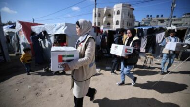 صورة الهلال الأحمر الإماراتي يواصل توزيع المساعدات على أهالي غزة