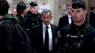 صورة محكمة تقضي بسجن الرئيس الفرنسي الأسبق لمدة عام