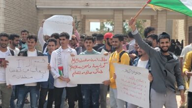 صورة وقفة احتجاجية لطلاب قسم الـ IT في كلية الهندسة بجامعة عدن