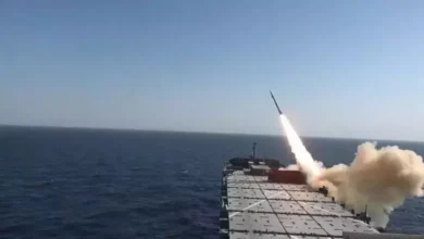 صورة أميركا: الحوثيون أطلقوا صاروخاً باليستياً على ناقلة نفط نملكها