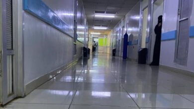 صورة إدارة مستشفى الصداقة تنفذ حملة نظافة لعدد من الأقسام وساحة المستشفى