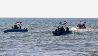 صورة خبراء يكشفون سر تراجع هجمات الحوثي البحرية