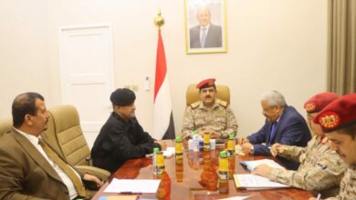 صورة وزير الدفاع يترأس اجتماعا للجنة الأمنية العليا بالعاصمة عدن