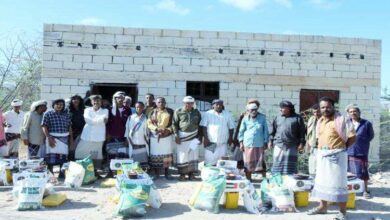صورة انتقالي المحفد يٌدشّن توزيع السلال الغذائية على أسر الشهداء بالمديرية