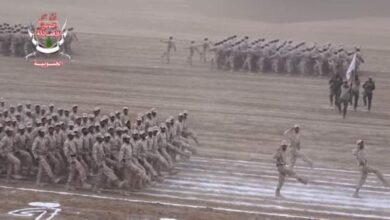 صورة بعرض عسكري مهيب.. قوات العمالقة الجنوبية تشهد تخرج الدفعة الـ52 من دورة التأهيل العسكري