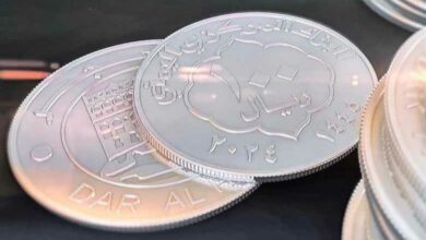 صورة “العملة المعدنية”.. تأجيج حوثي للحرب الاقتصادية وتعميق للانقسامات المصرفية